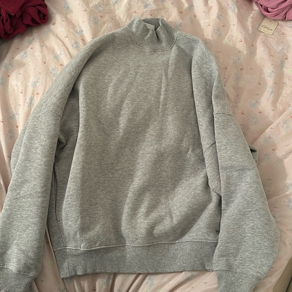 Aritzia pullover